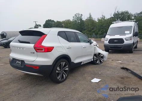 2024 Volvo Xc40 B5 Plus Bright Theme z USA, uszkodzony, nr VIN YV4L12UE5R2230319